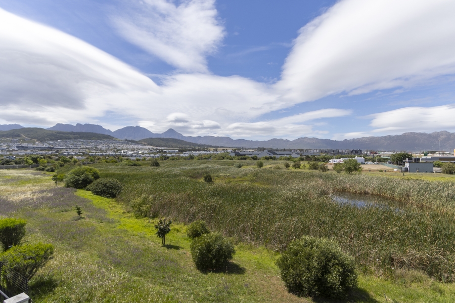 To Let 2 Bedroom Property for Rent in Heritage Park Western Cape